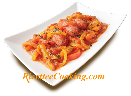 Salsicce con peperoni al sugo