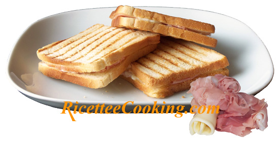 Toast formaggio e prosciutto cotto